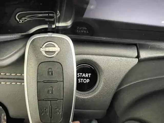 日産 セレナ e－パワー ハイウェイスター V 群馬県 2025(令7)年 0.1千km プリズムホワイト e-POWER　ハイウエイスターV　ヘッドランプ オートレベライザー+アダプティブLEDヘッドライトシステム+インテリジェント アラウンドビューモニター（移動物 検知機能付）+インテリジェント ルームミラー+アドバンスドドライブアシストディスプレイ（12.3インチカラーディスプレイ）+統合型インターフェースディスプレイ+ワイヤレス充電器+6スピーカー+NissanConnectナビゲーションシステム（地デジ内蔵）+車載通信ユニット（TCU［Telematics Control Unit］）+ETC2.0ユニット（ビルトインタイプ）+ドライブレコーダー（前後セット）+プロパイロット（ナビリンク機能付）+プロパイロット緊急停止支援システム（SOSコール機能付）+SOSコール（488/400円）登録済み未使用車　純正１２．３型ナビ　Apple car play 全方位カメラ　プロパイロット　アダクティブクルーズコントロール　レーンキープ　BSM　オートマチックハイビーム　コーナーセンサー