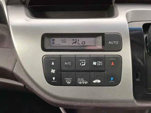 ホンダ Ｎ ＷＧＮ カスタム G ターボパッケージ 道央・札幌 2015(平27)年 6.8万km プレミアムホワイトパール ・４WD /CTBA/・横滑り防止装置/衝突被害軽減ブレーキ/・純正ディーラーOPナビ/・BT/CD/DVD/SD/フルセグTV/・バックカメラ/・パドルシフト/・ハーフレザーシート/・クルーズコントロール/・ステアリングスイッチ/・HIDヘッドライト/オートライト/・プッシュスタート/スマートキー/・スペアキー（１本）/・電動格納ミラー