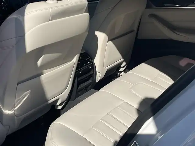 ＢＭＷ ５２３ｄ Mスポーツ ハイライン 静岡県 2018(平30)年 4.3万km アルピンホワイトⅢ インテリジェントセーフティ /衝突軽減ブレーキACC/車線逸脱警告ブラインドスポットモニター/ステアリンプアシスト/イノベーションパッケージ/HiLineパッケージ　ホワイトレザーシート シートヒーター /メモリーパワーシート/ヘッドアップディスプレイ/IDriveHDDナビフルセグTV Bluetooth/全方位カメラ/パワートランクリッド/コンフォートアクセス/アンビエントライト /ミラー一体型DSRCETC/フィルム施工/GPSレーダー