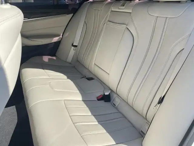 ＢＭＷ ５２３ｄ Mスポーツ ハイライン 静岡県 2018(平30)年 4.3万km アルピンホワイトⅢ インテリジェントセーフティ /衝突軽減ブレーキACC/車線逸脱警告ブラインドスポットモニター/ステアリンプアシスト/イノベーションパッケージ/HiLineパッケージ　ホワイトレザーシート シートヒーター /メモリーパワーシート/ヘッドアップディスプレイ/IDriveHDDナビフルセグTV Bluetooth/全方位カメラ/パワートランクリッド/コンフォートアクセス/アンビエントライト /ミラー一体型DSRCETC/フィルム施工/GPSレーダー