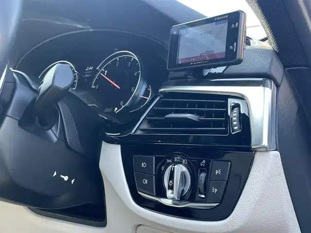 ＢＭＷ ５２３ｄ Mスポーツ ハイライン 静岡県 2018(平30)年 4.3万km アルピンホワイトⅢ インテリジェントセーフティ /衝突軽減ブレーキACC/車線逸脱警告ブラインドスポットモニター/ステアリンプアシスト/イノベーションパッケージ/HiLineパッケージ　ホワイトレザーシート シートヒーター /メモリーパワーシート/ヘッドアップディスプレイ/IDriveHDDナビフルセグTV Bluetooth/全方位カメラ/パワートランクリッド/コンフォートアクセス/アンビエントライト /ミラー一体型DSRCETC/フィルム施工/GPSレーダー