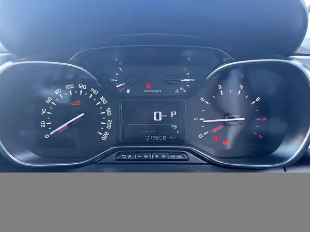 シトロエン シトロエン Ｃ３ インスパイアード by ジャパンコレクション 愛知県 2021(令3)年 2万km アーモンドグリーン /禁煙/正規ディーラー車/ディーラー整備記録簿R6//純正ディスプレイオーディオ/USB/CarPlay/バックカメラ//ドライブレコーダー//ハーフレザーシート//ステアリングスイッチ//オートライト/オートハイビーム/フォグ//電動格納ミラー//アクティブセーフティブレーキ/クルーズコントロール//BSM//トノカバー//新車時保証書//取扱説明書//スペアスマートキー