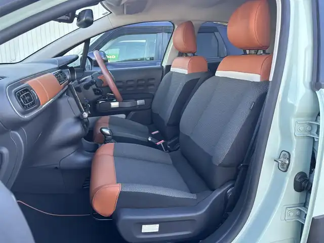 シトロエン シトロエン Ｃ３ インスパイアード by ジャパンコレクション 愛知県 2021(令3)年 2万km アーモンドグリーン /禁煙/正規ディーラー車/ディーラー整備記録簿R6//純正ディスプレイオーディオ/USB/CarPlay/バックカメラ//ドライブレコーダー//ハーフレザーシート//ステアリングスイッチ//オートライト/オートハイビーム/フォグ//電動格納ミラー//アクティブセーフティブレーキ/クルーズコントロール//BSM//トノカバー//新車時保証書//取扱説明書//スペアスマートキー