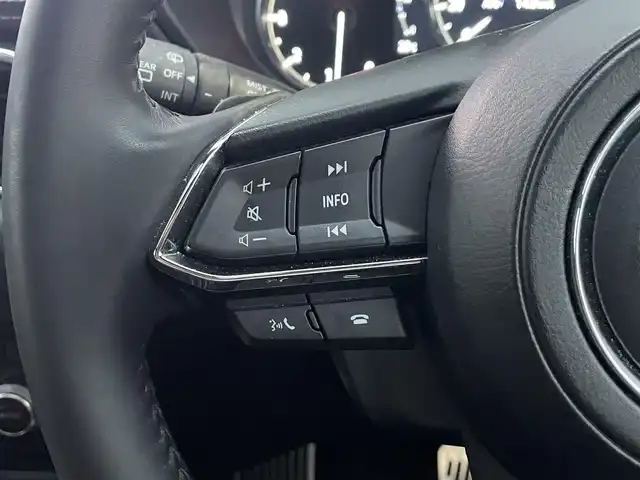 マツダ ＣＸ－８ XD グランドジャーニー 滋賀県 2023(令5)年 6.6万km プラチナクォーツメタリック ワンオーナー/BOSEサウンド/サンルーフ/純正10型ナビ/(Bluetooth/フルセグ/USB)/全周囲カメラ/革巻きステアリング/パドルシフト/ETC/ドラレコ機能付きデジタルインナーミラー/前席パワーシート/前席/2列目シートヒーター/白ハーフレザーシート/パワーバックドア/アダプティブLEDヘッドライト/オートハイビーム/フォグライト/ヘッドアップティスプレイ/ブラインドスポットモニタリング/インテリジェント ドライブ セレクト/スマートブレーキサポート/ドライバーアテンションアラート/スマートキー