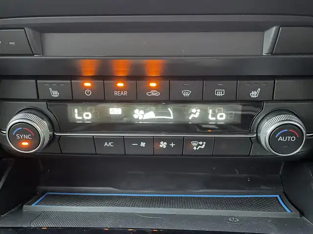マツダ ＣＸ－８ XD グランドジャーニー 滋賀県 2023(令5)年 6.6万km プラチナクォーツメタリック ワンオーナー/BOSEサウンド/サンルーフ/純正10型ナビ/(Bluetooth/フルセグ/USB)/全周囲カメラ/革巻きステアリング/パドルシフト/ETC/ドラレコ機能付きデジタルインナーミラー/前席パワーシート/前席/2列目シートヒーター/白ハーフレザーシート/パワーバックドア/アダプティブLEDヘッドライト/オートハイビーム/フォグライト/ヘッドアップティスプレイ/ブラインドスポットモニタリング/インテリジェント ドライブ セレクト/スマートブレーキサポート/ドライバーアテンションアラート/スマートキー