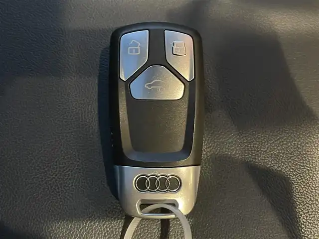 アウディ Ａ５ SB 40TFSIスポーツ 鹿児島県 2019(令1)年 6.8万km デイトナグレーパールエフェクト 禁煙車/純正ナビ/Bluetooth/マトリクスLEDヘッドランプ/アダプティブクルーズコントロール/前席シートヒーター/運転席メモリー付き/ドライブレコーダー/ハーフレザーシート/パノラマサンルーフ/純正19インチアルミホイール/パノラミックビューモニター