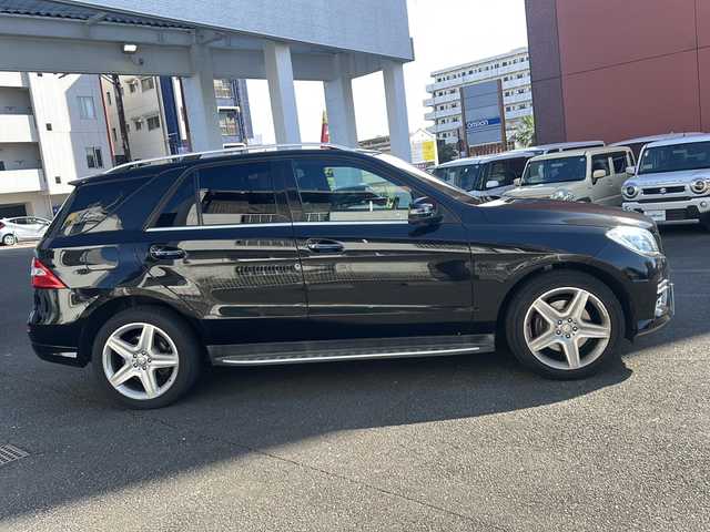 メルセデス・ベンツ ＭＬ３５０ ブルーテック 4マチック 宮崎県 2014(平26)年 12.9万km オブシディアンブラック メモリナビ（フルセグ/BT）/全方位カメラ/レーダークルーズコントロール/BSM/サンルーフ/プッシュスタート/電動リアゲート/パワーシート（D/N席）/シートヒーター全席/ダウンヒルアシストコントロール/車高調整オフロードモード/純正アルミホイール/純正ETC/オートライト