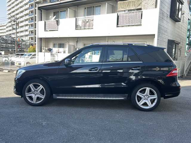 メルセデス・ベンツ ＭＬ３５０ ブルーテック 4マチック 宮崎県 2014(平26)年 12.9万km オブシディアンブラック メモリナビ（フルセグ/BT）/全方位カメラ/レーダークルーズコントロール/BSM/サンルーフ/プッシュスタート/電動リアゲート/パワーシート（D/N席）/シートヒーター全席/ダウンヒルアシストコントロール/車高調整オフロードモード/純正アルミホイール/純正ETC/オートライト