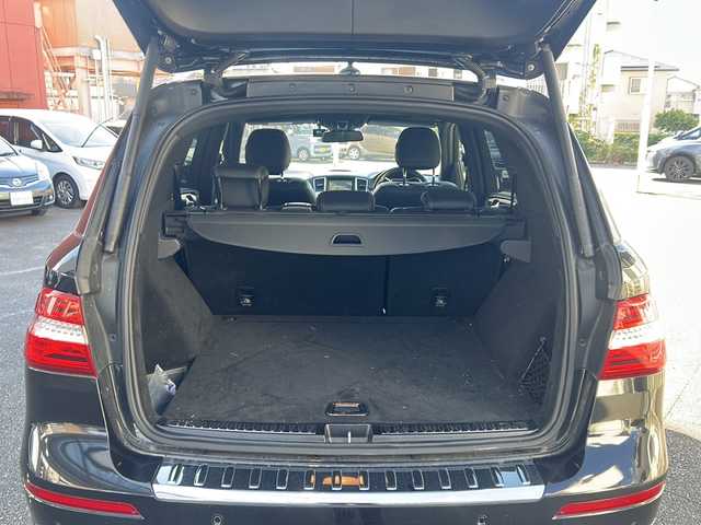 メルセデス・ベンツ ＭＬ３５０ ブルーテック 4マチック 宮崎県 2014(平26)年 12.9万km オブシディアンブラック メモリナビ（フルセグ/BT）/全方位カメラ/レーダークルーズコントロール/BSM/サンルーフ/プッシュスタート/電動リアゲート/パワーシート（D/N席）/シートヒーター全席/ダウンヒルアシストコントロール/車高調整オフロードモード/純正アルミホイール/純正ETC/オートライト