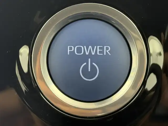 トヨタ ノア ハイブリッド S－Z 愛知県 2022(令4)年 0.8万km スパークリングブラックパールクリスタルシャイン 純正10.5インチディスプレイオーディオ/バックカメラ/フルセグTV/トヨタセーフティセンス/衝突被害軽減システム/レーダークルーズコントロール/ブラインドスポットモニター/横滑り防止装置/コーナーセンサー/レーンキープアシスト/オートライト/オートマチックハイビーム/LEDヘッドライト/LEDフォグライト/両側パワースライドドア/電動リアゲート/ヘッドアップディスプレイ/シートヒーター/ステアリングヒーター/ドライブレコーダー/ETC2.0/純正アルミホイール/社外フロアマット/プッシュスタート/スマートキー