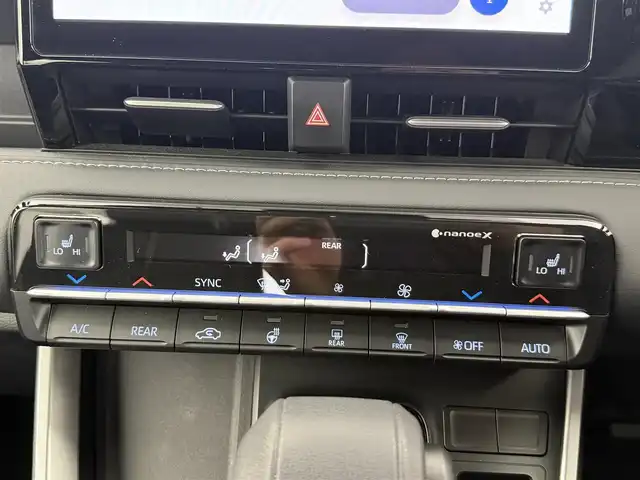 トヨタ ノア ハイブリッド S－Z 愛知県 2022(令4)年 0.8万km スパークリングブラックパールクリスタルシャイン 純正10.5インチディスプレイオーディオ/バックカメラ/フルセグTV/トヨタセーフティセンス/衝突被害軽減システム/レーダークルーズコントロール/ブラインドスポットモニター/横滑り防止装置/コーナーセンサー/レーンキープアシスト/オートライト/オートマチックハイビーム/LEDヘッドライト/LEDフォグライト/両側パワースライドドア/電動リアゲート/ヘッドアップディスプレイ/シートヒーター/ステアリングヒーター/ドライブレコーダー/ETC2.0/純正アルミホイール/社外フロアマット/プッシュスタート/スマートキー