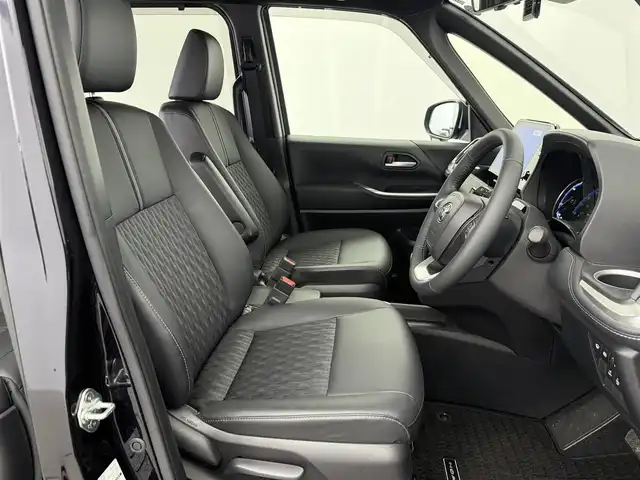 トヨタ ノア ハイブリッド S－Z 愛知県 2022(令4)年 0.8万km スパークリングブラックパールクリスタルシャイン 純正10.5インチディスプレイオーディオ/バックカメラ/フルセグTV/トヨタセーフティセンス/衝突被害軽減システム/レーダークルーズコントロール/ブラインドスポットモニター/横滑り防止装置/コーナーセンサー/レーンキープアシスト/オートライト/オートマチックハイビーム/LEDヘッドライト/LEDフォグライト/両側パワースライドドア/電動リアゲート/ヘッドアップディスプレイ/シートヒーター/ステアリングヒーター/ドライブレコーダー/ETC2.0/純正アルミホイール/社外フロアマット/プッシュスタート/スマートキー