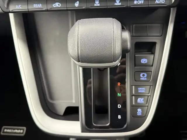 トヨタ ノア ハイブリッド S－Z 愛知県 2022(令4)年 0.8万km スパークリングブラックパールクリスタルシャイン 純正10.5インチディスプレイオーディオ/バックカメラ/フルセグTV/トヨタセーフティセンス/衝突被害軽減システム/レーダークルーズコントロール/ブラインドスポットモニター/横滑り防止装置/コーナーセンサー/レーンキープアシスト/オートライト/オートマチックハイビーム/LEDヘッドライト/LEDフォグライト/両側パワースライドドア/電動リアゲート/ヘッドアップディスプレイ/シートヒーター/ステアリングヒーター/ドライブレコーダー/ETC2.0/純正アルミホイール/社外フロアマット/プッシュスタート/スマートキー