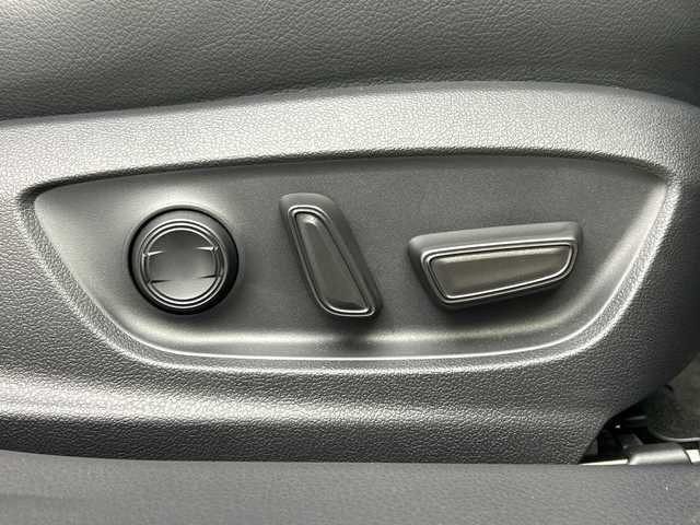 トヨタ カムリ WSレザーパッケージ 三重県 2023(令5)年 0.5万km アティチュードブラックマイカ /禁煙車//純正ナビ/・フルセグ・Bluetooth・AppleCarPlay・AndroidAuto・USB//パノラミックビューモニター//トヨタセーフティセンス//レーダークルーズコントロール//オートマチックハイビーム//レーントレーシングアシスト//プリクラッシュセーフティ//前席シートヒーター//前席パワーシート//ブラインドスポットモニター//ヘッドアップディスプレイ//ビルトインETC//パドルシフト//置くだけ充電//電動パーキング//ブレーキホールド