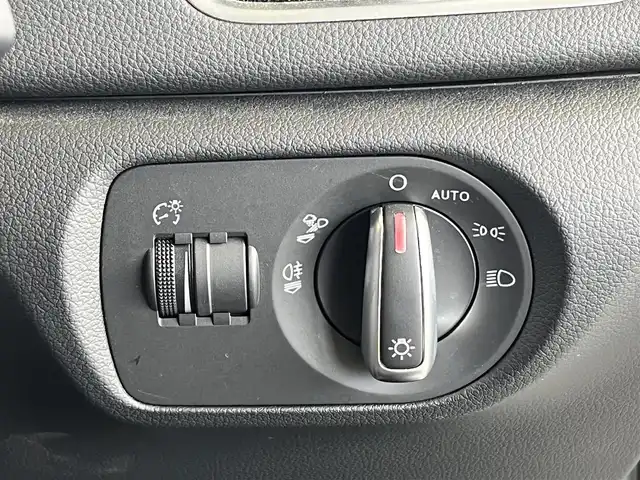 アウディ Ｑ３ 2．0 TFSI クワトロ 180PS 山形県 2019(平31)年 2.7万km グレイシアホワイトメタリック 純正メモリナビ　/フルセグTV　/バックカメラ　/Bluetooth /運転席/助手席パワーシート　/運転席/助手席シートヒーター　/ルーフレール　/純正フロアマット　/電動リアゲート　/オートライト　/コーナーセンサー