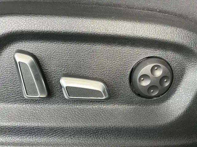 アウディ Ｑ３ 2．0 TFSI クワトロ 180PS 山形県 2019(平31)年 2.7万km グレイシアホワイトメタリック 純正メモリナビ　/フルセグTV　/バックカメラ　/Bluetooth /運転席/助手席パワーシート　/運転席/助手席シートヒーター　/ルーフレール　/純正フロアマット　/電動リアゲート　/オートライト　/コーナーセンサー