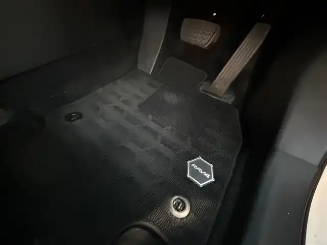 トヨタ ＲＡＶ４ ハイブリットX 埼玉県 2020(令2)年 5.9万km ホワイトパールクリスタルシャイン 登録時58827km/ワンオーナー/4WD/社外メモリナビ（BT/AM/FM/フルセグTV）/衝突軽減ブレーキ/レーダークルーズコントロール/レーンキープアシスト/純正LEDヘッドライト/純正17インチAW/純正フロアマット/純正ドアバイザー/オートマチックハイビーム/ビルトインETC/ドラレコ前後/ルーフレール/ステアリングスイッチ/Pスタート/スマートキー/スペアキー1本/保証書/車両取扱説明書