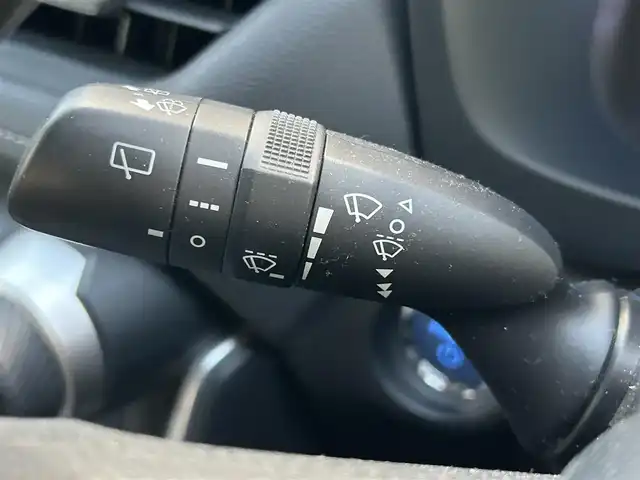 トヨタ ＲＡＶ４ ハイブリットX 埼玉県 2020(令2)年 5.9万km ホワイトパールクリスタルシャイン 登録時58827km/ワンオーナー/4WD/社外メモリナビ（BT/AM/FM/フルセグTV）/衝突軽減ブレーキ/レーダークルーズコントロール/レーンキープアシスト/純正LEDヘッドライト/純正17インチAW/純正フロアマット/純正ドアバイザー/オートマチックハイビーム/ビルトインETC/ドラレコ前後/ルーフレール/ステアリングスイッチ/Pスタート/スマートキー/スペアキー1本/保証書/車両取扱説明書