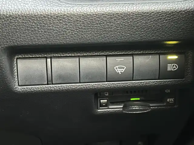 トヨタ ＲＡＶ４ ハイブリットX 埼玉県 2020(令2)年 5.9万km ホワイトパールクリスタルシャイン 登録時58827km/ワンオーナー/4WD/社外メモリナビ（BT/AM/FM/フルセグTV）/衝突軽減ブレーキ/レーダークルーズコントロール/レーンキープアシスト/純正LEDヘッドライト/純正17インチAW/純正フロアマット/純正ドアバイザー/オートマチックハイビーム/ビルトインETC/ドラレコ前後/ルーフレール/ステアリングスイッチ/Pスタート/スマートキー/スペアキー1本/保証書/車両取扱説明書