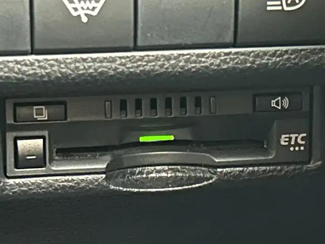 トヨタ ＲＡＶ４ ハイブリットX 埼玉県 2020(令2)年 5.9万km ホワイトパールクリスタルシャイン 登録時58827km/ワンオーナー/4WD/社外メモリナビ（BT/AM/FM/フルセグTV）/衝突軽減ブレーキ/レーダークルーズコントロール/レーンキープアシスト/純正LEDヘッドライト/純正17インチAW/純正フロアマット/純正ドアバイザー/オートマチックハイビーム/ビルトインETC/ドラレコ前後/ルーフレール/ステアリングスイッチ/Pスタート/スマートキー/スペアキー1本/保証書/車両取扱説明書