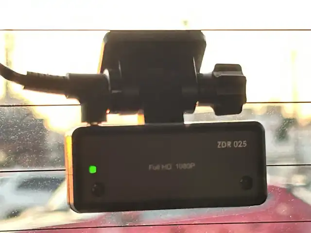 トヨタ ＲＡＶ４ ハイブリットX 埼玉県 2020(令2)年 5.9万km ホワイトパールクリスタルシャイン 登録時58827km/ワンオーナー/4WD/社外メモリナビ（BT/AM/FM/フルセグTV）/衝突軽減ブレーキ/レーダークルーズコントロール/レーンキープアシスト/純正LEDヘッドライト/純正17インチAW/純正フロアマット/純正ドアバイザー/オートマチックハイビーム/ビルトインETC/ドラレコ前後/ルーフレール/ステアリングスイッチ/Pスタート/スマートキー/スペアキー1本/保証書/車両取扱説明書