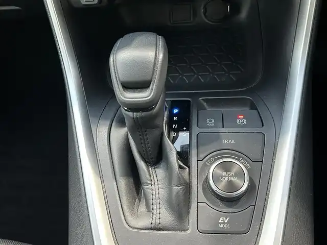 トヨタ ＲＡＶ４ ハイブリットX 埼玉県 2020(令2)年 5.9万km ホワイトパールクリスタルシャイン 登録時58827km/ワンオーナー/4WD/社外メモリナビ（BT/AM/FM/フルセグTV）/衝突軽減ブレーキ/レーダークルーズコントロール/レーンキープアシスト/純正LEDヘッドライト/純正17インチAW/純正フロアマット/純正ドアバイザー/オートマチックハイビーム/ビルトインETC/ドラレコ前後/ルーフレール/ステアリングスイッチ/Pスタート/スマートキー/スペアキー1本/保証書/車両取扱説明書