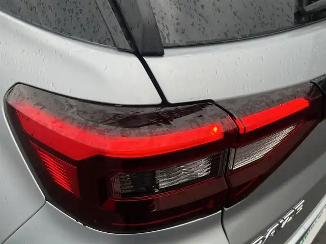 トヨタ ライズ Z 秋田県 2020(令2)年 5.8万km ブラックマイカメタリック/ブライトシルバーメタリック 純正ナビ/衝突軽減システム/LEDヘッドライト/４WD/純正アルミ/バックカメラ/フルセグ/スマートキー/前席シートヒーター/プッシュスタート/コーナーセンサー/アイドリングストップ/ETC/ステアリングスイッチ/パーキングアシスト/オートマチックハイビーム/寒冷地仕様/純正フロアマット/純正ドアバイザー/オートライト/オートエアコン/パワーステアリング/パワーウィンドウ/電動格納ウィンカーミラー/横滑り防止/盗難防止装置/保証書/取扱説明書/記録簿