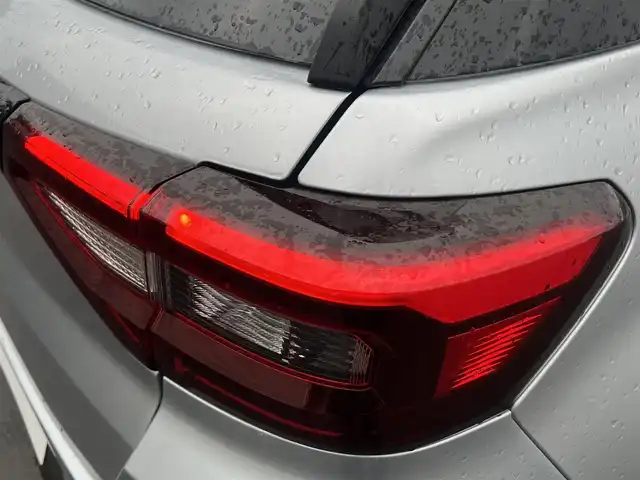 トヨタ ライズ Z 秋田県 2020(令2)年 5.8万km ブラックマイカメタリック/ブライトシルバーメタリック 純正ナビ/衝突軽減システム/LEDヘッドライト/４WD/純正アルミ/バックカメラ/フルセグ/スマートキー/前席シートヒーター/プッシュスタート/コーナーセンサー/アイドリングストップ/ETC/ステアリングスイッチ/パーキングアシスト/オートマチックハイビーム/寒冷地仕様/純正フロアマット/純正ドアバイザー/オートライト/オートエアコン/パワーステアリング/パワーウィンドウ/電動格納ウィンカーミラー/横滑り防止/盗難防止装置/保証書/取扱説明書/記録簿