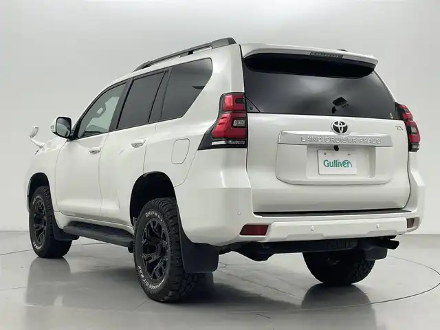 トヨタ ランドクルーザー プラド TX Lパッケージ 熊本県 2023(令5)年 2.7万km ホワイトパールクリスタルシャイン サンルーフ/パイオニア製ナビ/（CD/DVD/BT/フルセグTV）/バックカメラ/バグガード/トヨタセーフティーセンス/・プリクラッシュセーフティ/・レーンディパーチャーアラート/・ダプティブハイビームシステム/・レーダークルーズコントロール/・オートマチックハイビーム/・先行車発進お知らせ/横滑り防止/前後クリアランスソナー/レザーシート/前席シートヒーター/前席エアーシート/前席パワーシート/シートベンチレーション/社外１７インチAW/オートライト/LEDヘッドライト/フォグライト/ステアリングスイッチ/革巻きステアリング/スマートキー/プッシュスタート/スペアキー1本/保証書