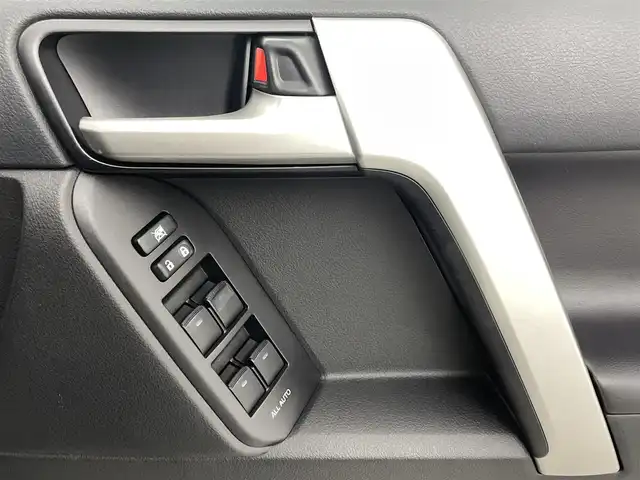 トヨタ ランドクルーザー プラド TX Lパッケージ 熊本県 2023(令5)年 2.7万km ホワイトパールクリスタルシャイン サンルーフ/パイオニア製ナビ/（CD/DVD/BT/フルセグTV）/バックカメラ/バグガード/トヨタセーフティーセンス/・プリクラッシュセーフティ/・レーンディパーチャーアラート/・ダプティブハイビームシステム/・レーダークルーズコントロール/・オートマチックハイビーム/・先行車発進お知らせ/横滑り防止/前後クリアランスソナー/レザーシート/前席シートヒーター/前席エアーシート/前席パワーシート/シートベンチレーション/社外１７インチAW/オートライト/LEDヘッドライト/フォグライト/ステアリングスイッチ/革巻きステアリング/スマートキー/プッシュスタート/スペアキー1本/保証書