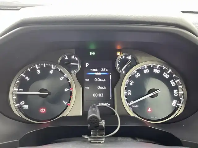 トヨタ ランドクルーザー プラド TX Lパッケージ 熊本県 2023(令5)年 2.7万km ホワイトパールクリスタルシャイン サンルーフ/パイオニア製ナビ/（CD/DVD/BT/フルセグTV）/バックカメラ/バグガード/トヨタセーフティーセンス/・プリクラッシュセーフティ/・レーンディパーチャーアラート/・ダプティブハイビームシステム/・レーダークルーズコントロール/・オートマチックハイビーム/・先行車発進お知らせ/横滑り防止/前後クリアランスソナー/レザーシート/前席シートヒーター/前席エアーシート/前席パワーシート/シートベンチレーション/社外１７インチAW/オートライト/LEDヘッドライト/フォグライト/ステアリングスイッチ/革巻きステアリング/スマートキー/プッシュスタート/スペアキー1本/保証書