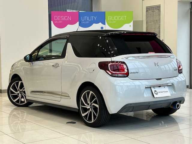 ＤＳオートモビル ＤＳ３ カブリオ シック 埼玉県 2015(平27)年 2.9万km パール サンルーフ　/HDDナビ/　　CD/DVD/BT/フルセグ　/バックカメラ　/クルーズコントロール　/HIDオートライト　/純正17インチアルミホイール　/ETC