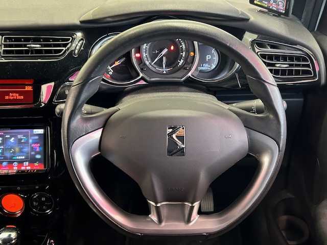 ＤＳオートモビル ＤＳ３ カブリオ シック 埼玉県 2015(平27)年 2.9万km パール サンルーフ　/HDDナビ/　　CD/DVD/BT/フルセグ　/バックカメラ　/クルーズコントロール　/HIDオートライト　/純正17インチアルミホイール　/ETC