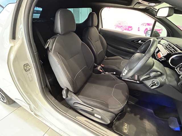 ＤＳオートモビル ＤＳ３ カブリオ シック 埼玉県 2015(平27)年 2.9万km パール サンルーフ　/HDDナビ/　　CD/DVD/BT/フルセグ　/バックカメラ　/クルーズコントロール　/HIDオートライト　/純正17インチアルミホイール　/ETC