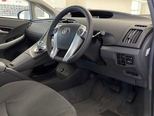 トヨタ プリウス L 新潟県 2010(平22)年 6.3万km アイスバーグシルバーマイカメタリック 純正SDナビ(NSDN-W59)/CD/DVD/ワンセグテレビ/バックカメラ/ステアリングスイッチ/スマートキー/プッシュスタート/オートライト/社外15インチアルミホイール/純正15インチAW夏タイヤ車載