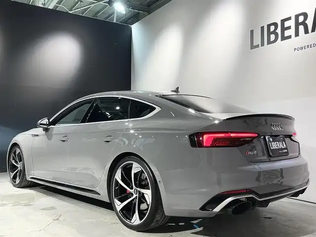 アウディ ＲＳ５ スポーツバック 道央・札幌 2019(令1)年 3.6万km グレー アシスタンスパッケージ/・パークアシスト/・サラウンドビューカメラ/RSスポーツエグゾーストシステム/マトリクスLEDヘッドライト/Sスポーツシート(フロント)/ファインナッパレザー/電動調整機能(フロント)/シートヒーター(全席)/MMIナビゲーション/バーチャルコックピット/TVチューナー/Bang&Olufsen3Dアドバンストサウンドシステム/マルチカラーアンビエントライティング/オートマチックテールゲート/ドライブセレクト/レッドキャリパー/アダプティブクルーズコントロール/アウディアクティブレーンアシスト/アウディサイドアシスト/アウディパーキングシステム/アウディプレセンスベーシック/アウディプレセンスリヤ/アウディプレセンスシティ/パドルシフト/プッシュスタート/スマートキー/スペアキー/ETC2.0