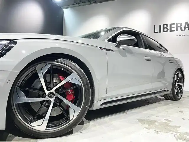 アウディ ＲＳ５ スポーツバック 道央・札幌 2019(令1)年 3.6万km グレー アシスタンスパッケージ/・パークアシスト/・サラウンドビューカメラ/RSスポーツエグゾーストシステム/マトリクスLEDヘッドライト/Sスポーツシート(フロント)/ファインナッパレザー/電動調整機能(フロント)/シートヒーター(全席)/MMIナビゲーション/バーチャルコックピット/TVチューナー/Bang&Olufsen3Dアドバンストサウンドシステム/マルチカラーアンビエントライティング/オートマチックテールゲート/ドライブセレクト/レッドキャリパー/アダプティブクルーズコントロール/アウディアクティブレーンアシスト/アウディサイドアシスト/アウディパーキングシステム/アウディプレセンスベーシック/アウディプレセンスリヤ/アウディプレセンスシティ/パドルシフト/プッシュスタート/スマートキー/スペアキー/ETC2.0