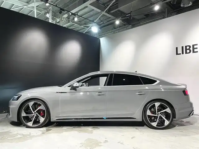 アウディ ＲＳ５ スポーツバック 道央・札幌 2019(令1)年 3.6万km グレー アシスタンスパッケージ/・パークアシスト/・サラウンドビューカメラ/RSスポーツエグゾーストシステム/マトリクスLEDヘッドライト/Sスポーツシート(フロント)/ファインナッパレザー/電動調整機能(フロント)/シートヒーター(全席)/MMIナビゲーション/バーチャルコックピット/TVチューナー/Bang&Olufsen3Dアドバンストサウンドシステム/マルチカラーアンビエントライティング/オートマチックテールゲート/ドライブセレクト/レッドキャリパー/アダプティブクルーズコントロール/アウディアクティブレーンアシスト/アウディサイドアシスト/アウディパーキングシステム/アウディプレセンスベーシック/アウディプレセンスリヤ/アウディプレセンスシティ/パドルシフト/プッシュスタート/スマートキー/スペアキー/ETC2.0