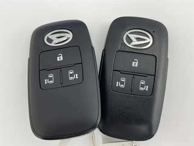ダイハツ タント カスタム X 群馬県 2023(令5)年 2万km シャイニングホワイトパール 社外７インチナビ　バックカメラ　プリクラッシュセーフティ　レーンキープアシスト　オートマチックハイビーム　シートヒーター　両側パワースライドドア　ドライブレコーダー　コーナーセンサー　純正アルミ　禁煙