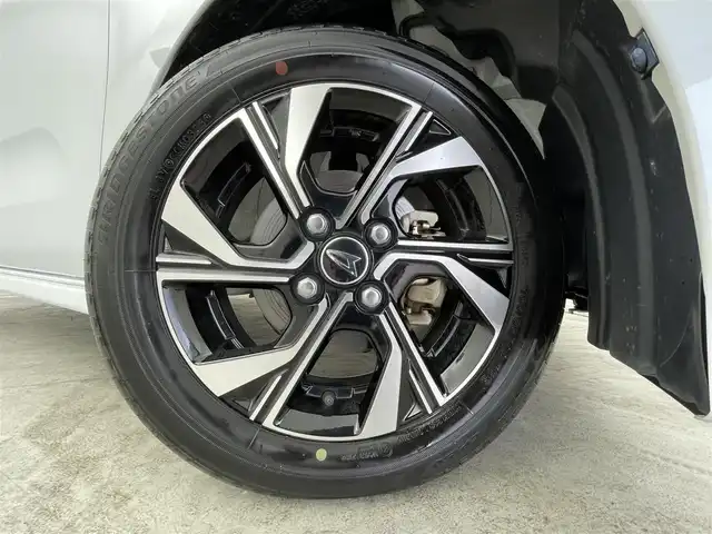 ダイハツ タント カスタム X 群馬県 2023(令5)年 2万km シャイニングホワイトパール 社外７インチナビ　バックカメラ　プリクラッシュセーフティ　レーンキープアシスト　オートマチックハイビーム　シートヒーター　両側パワースライドドア　ドライブレコーダー　コーナーセンサー　純正アルミ　禁煙