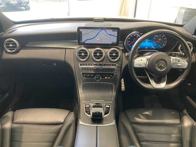 メルセデス・ベンツ Ｃ２００ ステーションワゴン アバンギャルドAMGライン 熊本県 2018(平30)年 5.3万km ダイヤモンドホワイト ・スマートキー/・プッシュスタート/・パノラマサンルーフ /・道路標識アシスト/・アクティブブレーキアシスト/・アテンションアシスト/・レーンチェンジアシスト/・ブラインドスポットモニター/・インテリジェントライトシステム/・アクティブステアリングアシスト/・クルーズコントロール(追従式)/・黒革シート/・前席パワーシート/・前席シートヒーター /・純正HDDナビ/　【Bluetooth・USB・AppleCarPlay・AndroidAuto】/・Burmesterサウンドシステム/・フルセグTV/・バックカメラ/・ETC2.0/・パワーバックドア/・LEDヘッドランプ/・純正マット/・保証書/取説