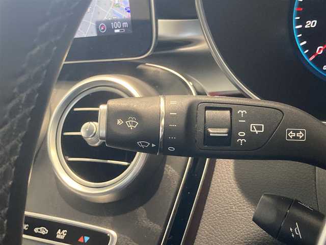 メルセデス・ベンツ Ｃ２００ ステーションワゴン アバンギャルドAMGライン 熊本県 2018(平30)年 5.3万km ダイヤモンドホワイト ・スマートキー/・プッシュスタート/・パノラマサンルーフ /・道路標識アシスト/・アクティブブレーキアシスト/・アテンションアシスト/・レーンチェンジアシスト/・ブラインドスポットモニター/・インテリジェントライトシステム/・アクティブステアリングアシスト/・クルーズコントロール(追従式)/・黒革シート/・前席パワーシート/・前席シートヒーター /・純正HDDナビ/　【Bluetooth・USB・AppleCarPlay・AndroidAuto】/・Burmesterサウンドシステム/・フルセグTV/・バックカメラ/・ETC2.0/・パワーバックドア/・LEDヘッドランプ/・純正マット/・保証書/取説