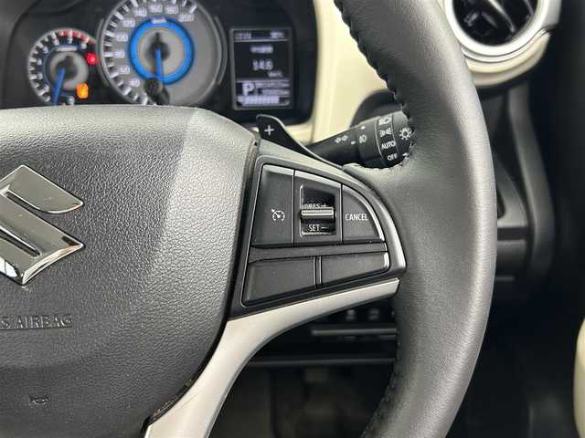 スズキ クロスビー HYBRID MZ 福井県 2018(平30)年 5.6万km ミネラルグレーメタリック 3トーンコーディネート 純正８インチナビ（CN-RZ843)/CD/DVD/フルセグTV/Bluetooth/USB/SD/AM/FM/全方位モニター/スズキセーフティーサポート/・デュアルカメラブレーキサポート/・誤発進抑制機能/・後退時ブレーキサポート/・後方誤発進抑制機能/・リヤパーキングセンサー/・車線維持支援機能/・車線逸脱警報機能/・ふらつき警報機能/・先行車発進お知らせ機能/クルーズコントロール/シートヒーター /プッシュスタート /スペアキー/革巻きステアリング/ステアリングリモコン/ステアリングチルド機構/パドルシフト/ウィンカー/電動格納式ミラー/ミラーヒーター/オートライト /LED/LEDフォグランプ/リアワイパー