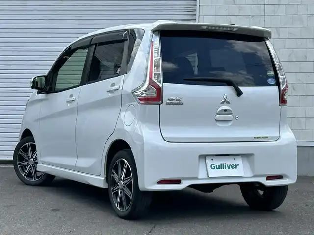 三菱 ｅＫカスタム T　セーフティPKG 道東・釧路十勝 2016(平28)年 3.3万km シルキーホワイト 4WD/社外ナビ/(AM FM CD DVD BT フルセグTV)/アラウンドビューカメラ/シートヒーター /衝突軽減システム/オートライト/オートハイビーム/保証書/取扱説明書/エンジンスターター/プッシュスタート/スマートキー/革巻きステアリング/ドアバイザー/フロアマット