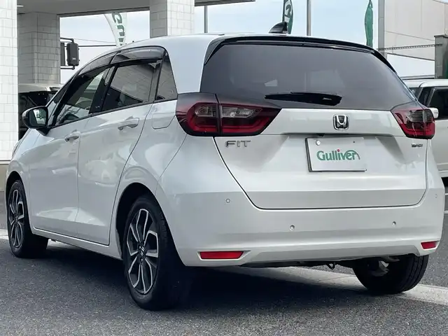 ホンダ フィット e:HEVホーム 岡山県 2020(令2)年 5.6万km プラチナホワイトパール 登録時走行距離55460キロ/純正8インチインターナビ/AM/FM/Bluetooth/TV/SD/CD/DVD/ホンダセンシング/・衝突軽減ブレーキ/・車線逸脱警報/・オートマチックハイビーム/アダプティブクルーズコントロール/コーナーセンサー/アイドリングストップ/バックカメラ/純正16インチAW/純正フロアマット/前ドライブレコーダー/ハーフレザーシート/プッシュスタート/スマートキー/ETC