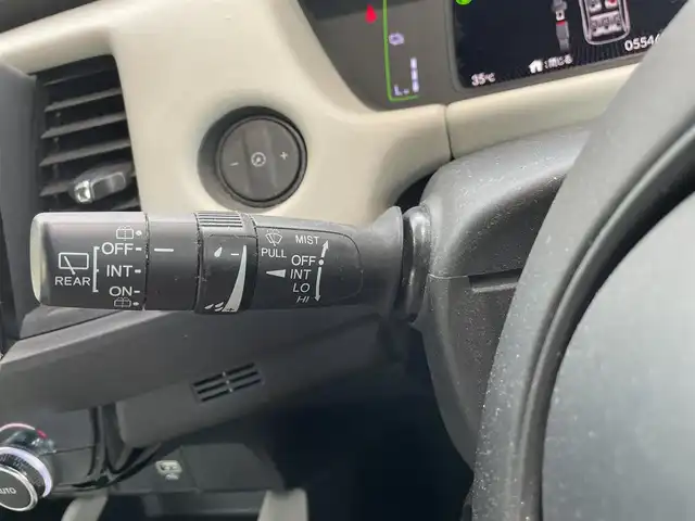 ホンダ フィット e:HEVホーム 岡山県 2020(令2)年 5.6万km プラチナホワイトパール 登録時走行距離55460キロ/純正8インチインターナビ/AM/FM/Bluetooth/TV/SD/CD/DVD/ホンダセンシング/・衝突軽減ブレーキ/・車線逸脱警報/・オートマチックハイビーム/アダプティブクルーズコントロール/コーナーセンサー/アイドリングストップ/バックカメラ/純正16インチAW/純正フロアマット/前ドライブレコーダー/ハーフレザーシート/プッシュスタート/スマートキー/ETC