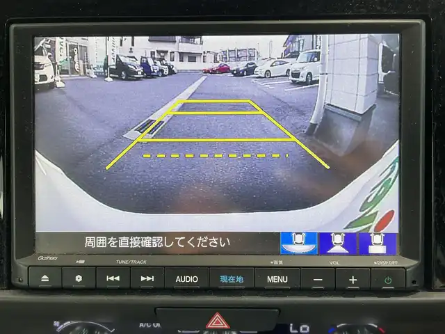 ホンダ フィット e:HEVホーム 岡山県 2020(令2)年 5.6万km プラチナホワイトパール 登録時走行距離55460キロ/純正8インチインターナビ/AM/FM/Bluetooth/TV/SD/CD/DVD/ホンダセンシング/・衝突軽減ブレーキ/・車線逸脱警報/・オートマチックハイビーム/アダプティブクルーズコントロール/コーナーセンサー/アイドリングストップ/バックカメラ/純正16インチAW/純正フロアマット/前ドライブレコーダー/ハーフレザーシート/プッシュスタート/スマートキー/ETC