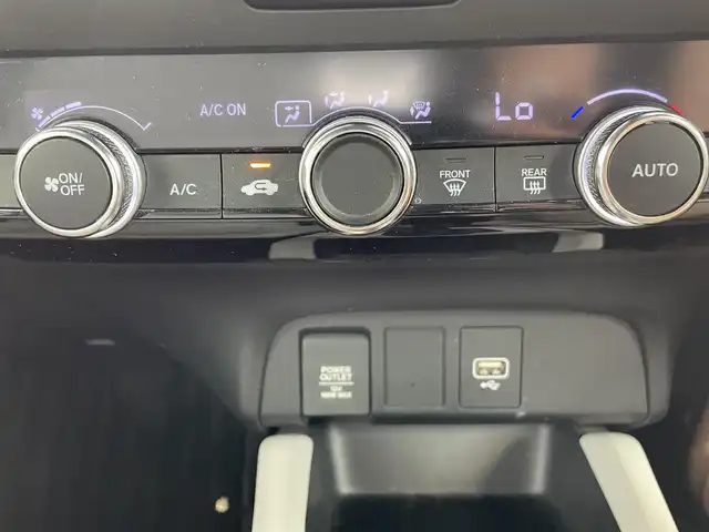 ホンダ フィット e:HEVホーム 岡山県 2020(令2)年 5.6万km プラチナホワイトパール 登録時走行距離55460キロ/純正8インチインターナビ/AM/FM/Bluetooth/TV/SD/CD/DVD/ホンダセンシング/・衝突軽減ブレーキ/・車線逸脱警報/・オートマチックハイビーム/アダプティブクルーズコントロール/コーナーセンサー/アイドリングストップ/バックカメラ/純正16インチAW/純正フロアマット/前ドライブレコーダー/ハーフレザーシート/プッシュスタート/スマートキー/ETC