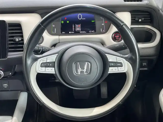 ホンダ フィット e:HEVホーム 岡山県 2020(令2)年 5.6万km プラチナホワイトパール 登録時走行距離55460キロ/純正8インチインターナビ/AM/FM/Bluetooth/TV/SD/CD/DVD/ホンダセンシング/・衝突軽減ブレーキ/・車線逸脱警報/・オートマチックハイビーム/アダプティブクルーズコントロール/コーナーセンサー/アイドリングストップ/バックカメラ/純正16インチAW/純正フロアマット/前ドライブレコーダー/ハーフレザーシート/プッシュスタート/スマートキー/ETC