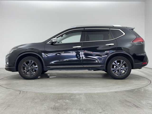 日産 エクストレイル 20Xi 兵庫県 2021(令3)年 4.3万km ダイヤモンドブラック ・純正9インチナビ/CD/DVD/BT/TV/SD/・アラウンドビューモニター/・インテリジェントルームミラー/・ビルトインETC/・カプロンシート/・運転席、助手席パワーシート/・リモコンオートバックドア/・ヒルスタートアシスト/・プロパイロット/・インテリジェント LI（車線逸脱防止支援システム）/・BSW（後側方車両検知警報）/・RCTA（後退時車両検知警報）/・インテリジェント FCW（前方衝突予測警報）/・寒冷地仕様/・ヒーター付きドアミラー/・リヤヒーターダクト/・LEDヘッドライト/・インテリジェントオートライトシステム/・ハイビームアシスト/・取扱説明書/・保証書/・スペアキー